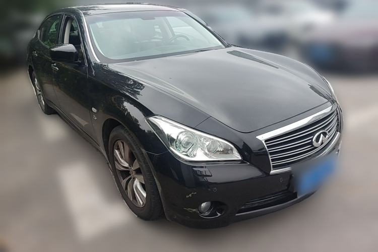 Used Infiniti Q70 2013 Q70L 2.5L Elegance Edition Front Right 45 Deg