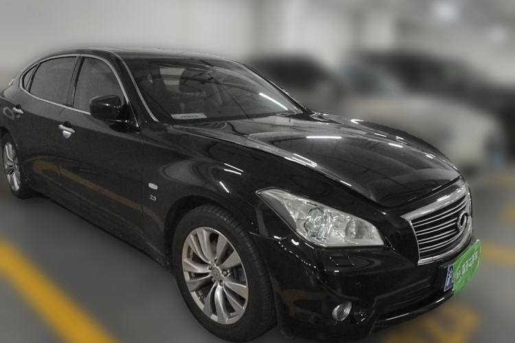 Used Infiniti Q70 2013 Q70L 2.5L Comfort Edition Front Right 45 Deg