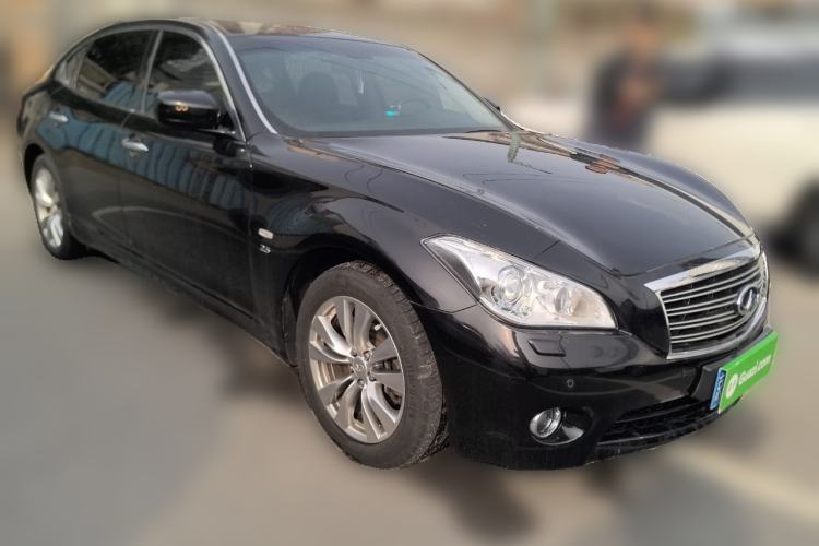 Used Infiniti Q70 2013 Q70L 2.5L Comfort Edition Front Right 45 Deg