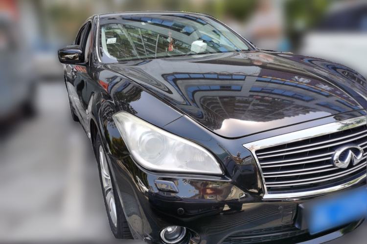 Used Infiniti Q70 2013 Q70L 2.5L Comfort Edition Front Right 45 Deg