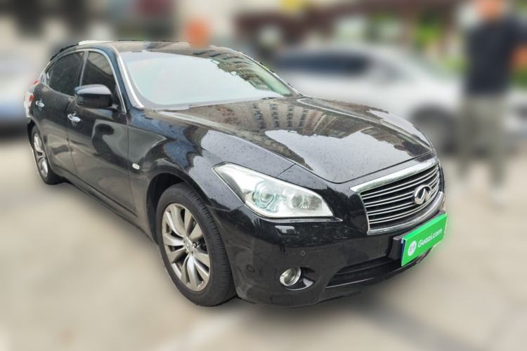Used Infiniti Q70 2013 Q70L 2.5L Elegance Edition Front Right 45 Deg