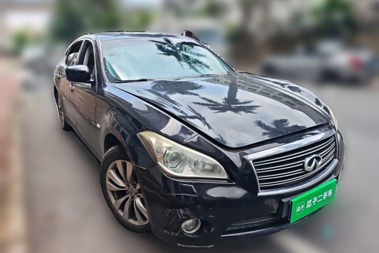 Used Infiniti Q70 2013 Q70L 2.5L Elegance Edition Front Right 45 Deg