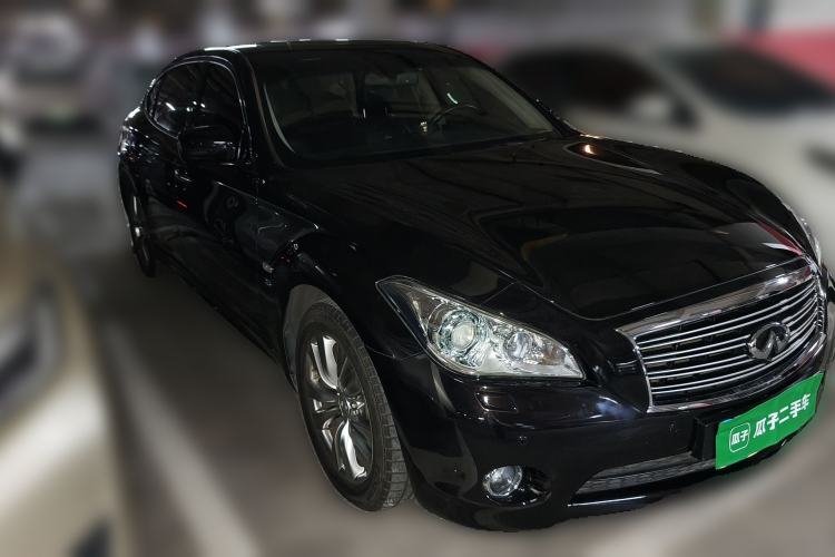 Used Infiniti Q70 2013 Q70L 2.5L Comfort Edition Front Right 45 Deg