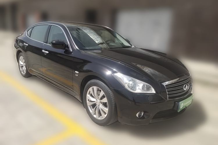 Used Infiniti Q70 2013 Q70L 2.5L Comfort Edition Front Right 45 Deg