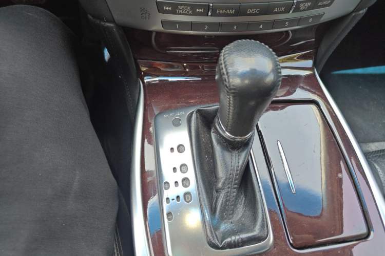 Used Infiniti Q70 2013 Q70L 2.5L Comfort Edition Gear Lever