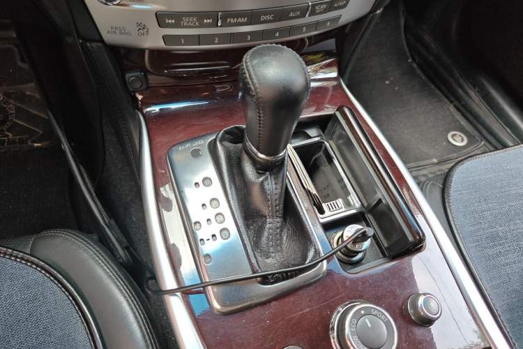 Used Infiniti Q70 2013 Q70L 2.5L Comfort Edition Gear Lever
