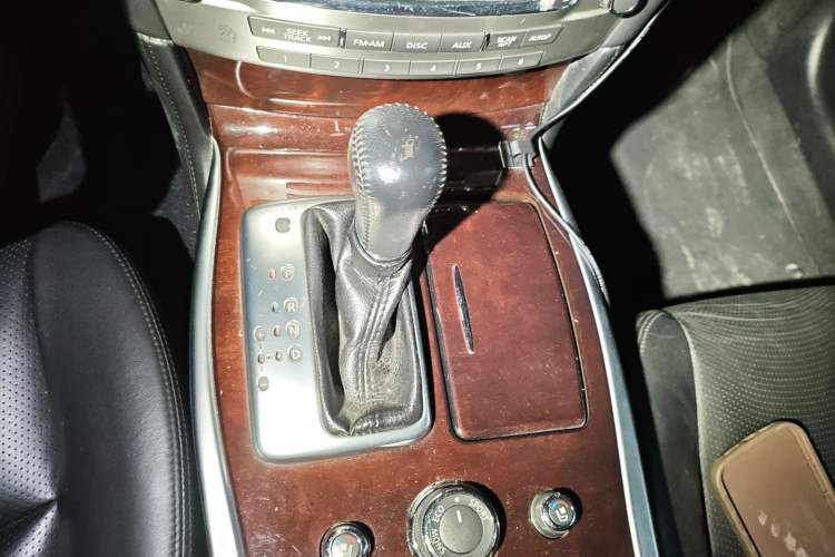 Used Infiniti Q70 2013 Q70L 2.5L Comfort Edition Gear Lever