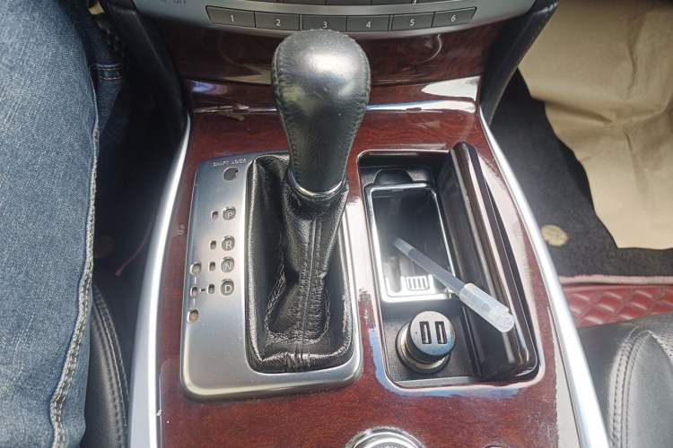 Used Infiniti Q70 2013 Q70L 2.5L Comfort Edition Gear Lever