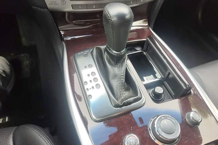 Used Infiniti Q70 2013 Q70L 2.5L Elegance Edition Gear Lever