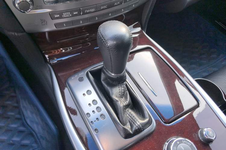 Used Infiniti Q70 2013 Q70L 2.5L Comfort Edition Gear Lever