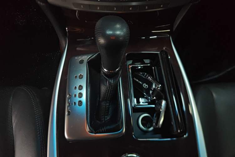 Used Infiniti Q70 2013 Q70L 2.5L Elegance Edition Gear Lever