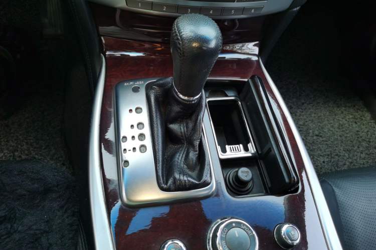 Used Infiniti Q70 2013 Q70L 2.5L Comfort Edition Gear Lever