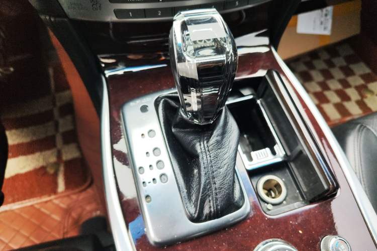 Used Infiniti Q70 2013 Q70L 2.5L Elegance Edition Gear Lever