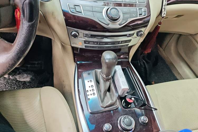 Used Infiniti Q70 2013 Q70L 2.5L Elegance Edition Gear Lever