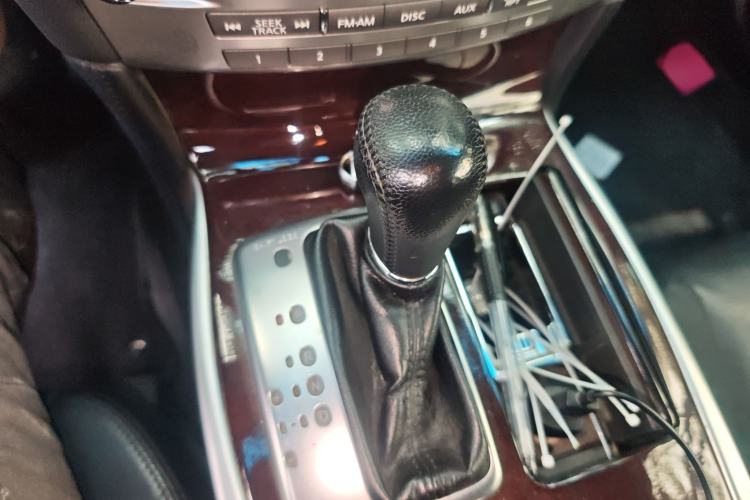 Used Infiniti Q70 2013 Q70L 2.5L Elegance Edition Gear Lever