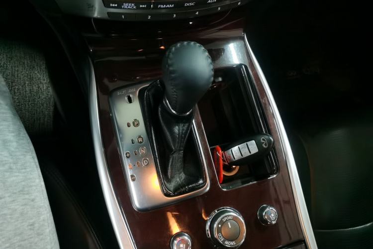 Used Infiniti Q70 2013 Q70L 2.5L Comfort Edition Gear Lever