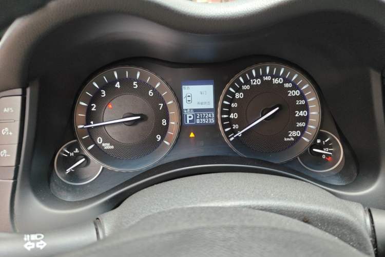 Used Infiniti Q70 2013 Q70L 2.5L Comfort Edition Instrument Cluster