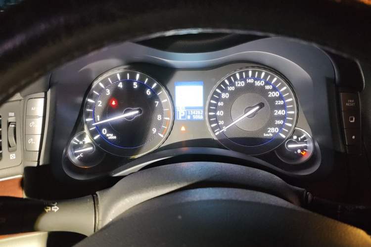 Used Infiniti Q70 2013 Q70L 2.5L Comfort Edition Instrument Cluster