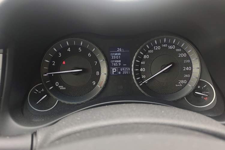 Used Infiniti Q70 2013 Q70L 2.5L Elegance Edition Instrument Cluster