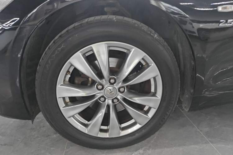 Used Infiniti Q70 2013 Q70L 2.5L Comfort Edition Left Front Wheel Hub