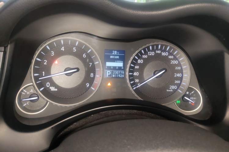 Used Infiniti Q70 2013 Q70L 2.5L Comfort Edition Odometer Close Up