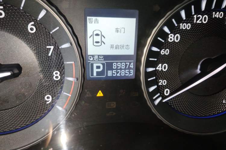 Used Infiniti Q70 2013 Q70L 2.5L Comfort Edition Odometer Close Up