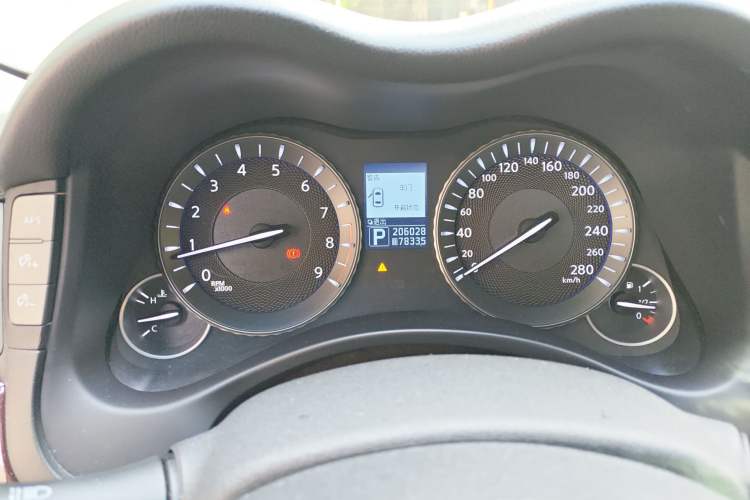 Used Infiniti Q70 2013 Q70L 2.5L Comfort Edition Odometer Close Up