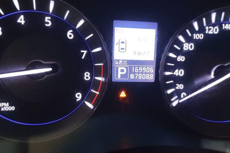 Used Infiniti Q70 2013 Q70L 2.5L Elegance Edition Odometer Close Up