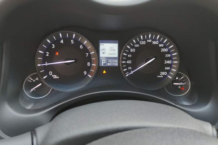 Used Infiniti Q70 2013 Q70L 2.5L Comfort Edition Odometer Close Up