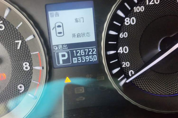 Used Infiniti Q70 2013 Q70L 2.5L Elegance Edition Odometer Close Up