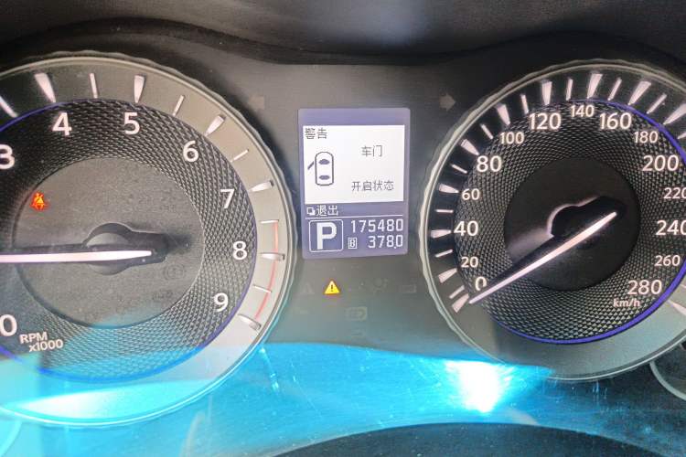 Used Infiniti Q70 2013 Q70L 2.5L Comfort Edition Odometer Close Up