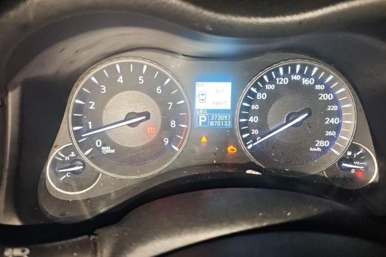 Used Infiniti Q70 2013 Q70L 2.5L Comfort Edition Odometer Close Up
