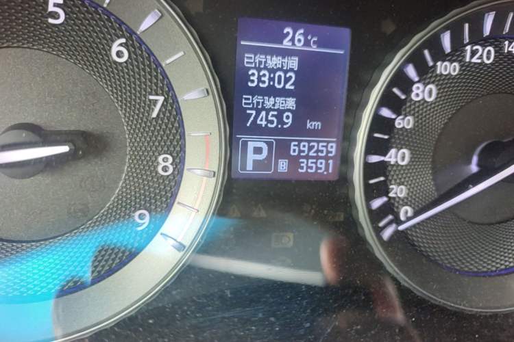 Used Infiniti Q70 2013 Q70L 2.5L Elegance Edition Odometer Close Up
