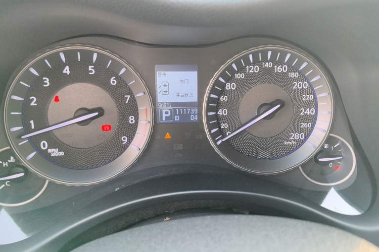 Used Infiniti Q70 2013 Q70L 2.5L Comfort Edition Odometer Close Up