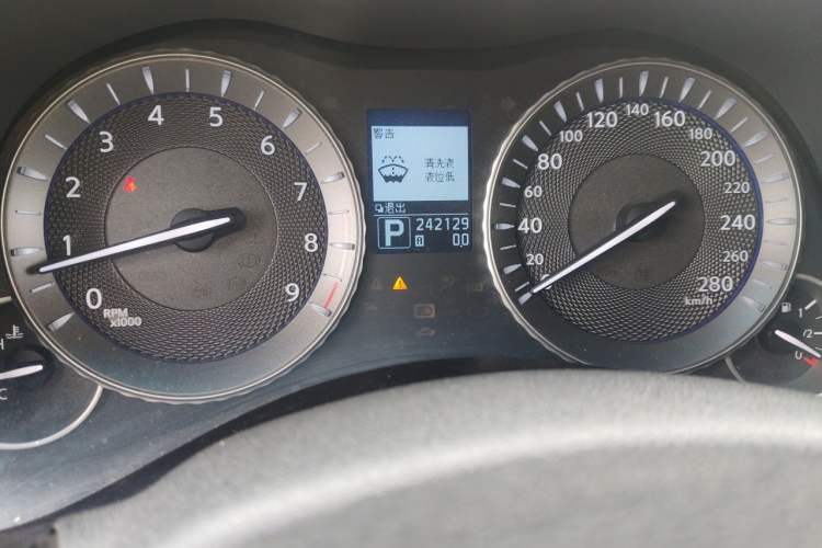 Used Infiniti Q70 2013 Q70L 2.5L Comfort Edition Odometer Close Up