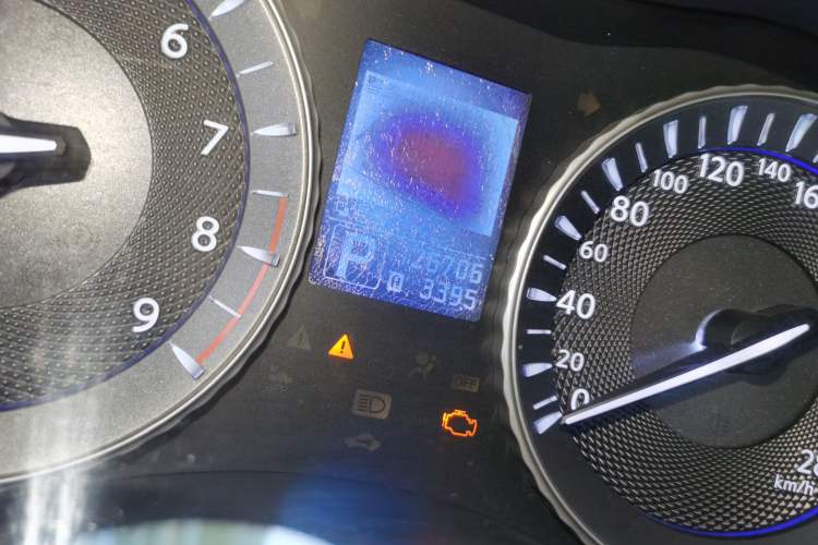 Used Infiniti Q70 2013 Q70L 2.5L Comfort Edition Odometer Close Up