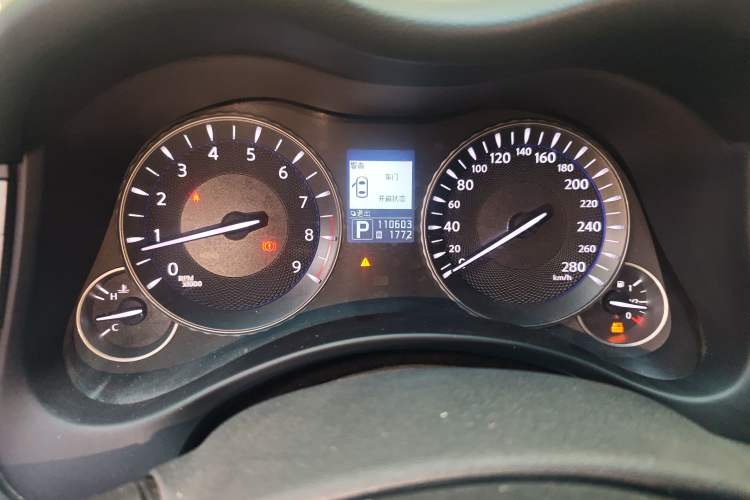 Used Infiniti Q70 2013 Q70L 2.5L Elegance Edition Odometer Close Up