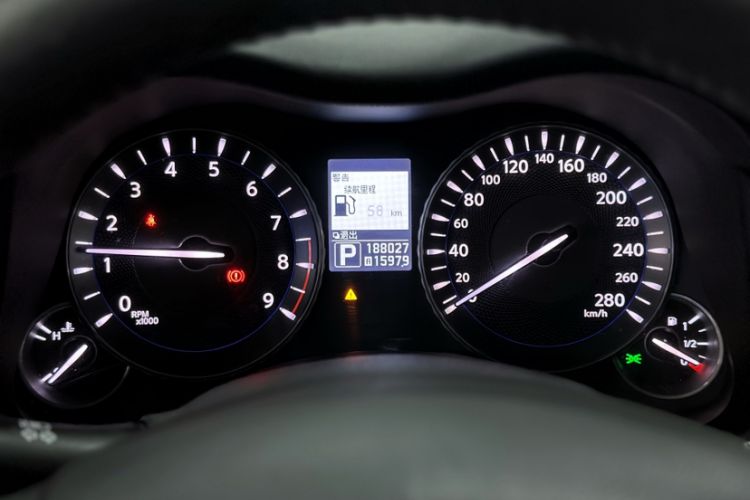 Used Infiniti Q70 2013 Q70L 2.5L Comfort Edition Odometer Close Up
