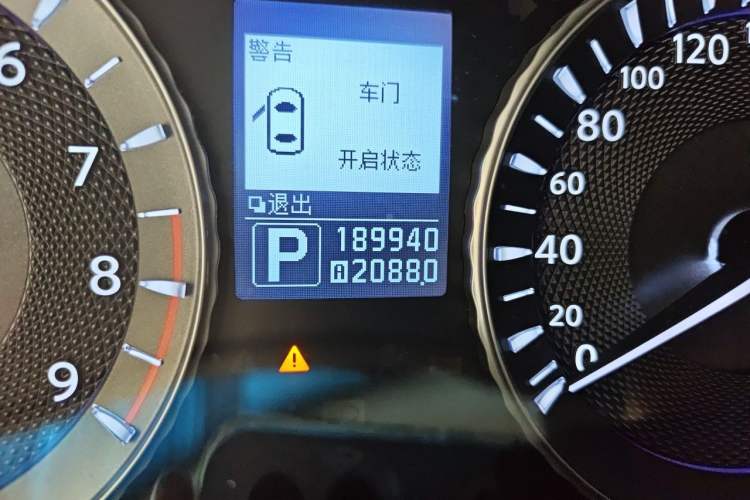 Used Infiniti Q70 2013 Q70L 2.5L Elegance Edition Odometer Close Up