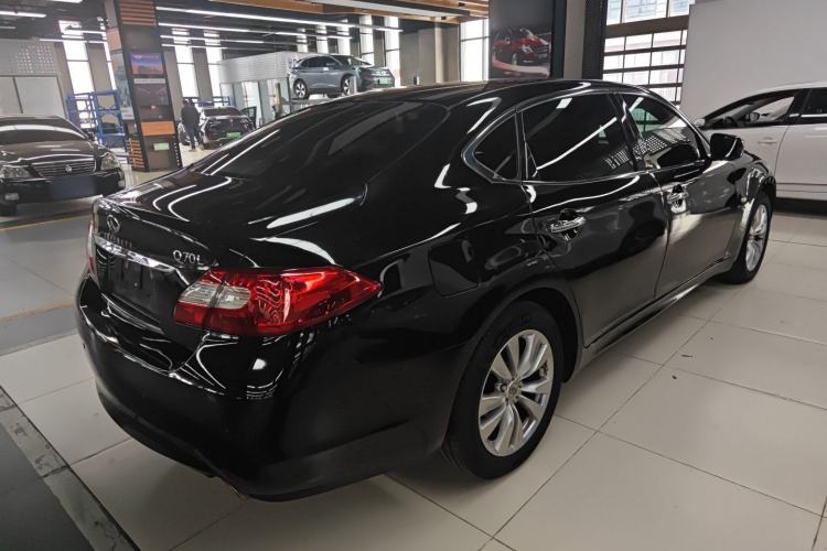 Used Infiniti Q70 2013 Q70L 2.5L Elegance Edition Rear Right 45 Deg