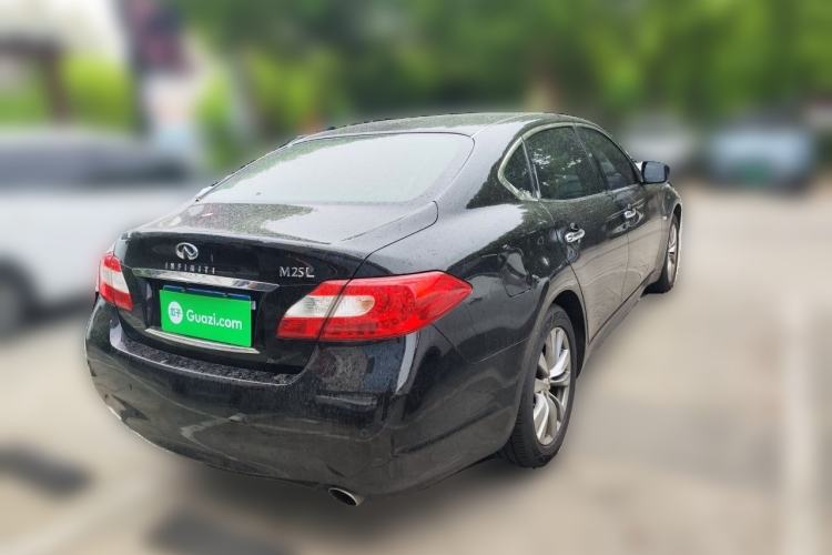 Used Infiniti Q70 2013 Q70L 2.5L Elegance Edition Rear Right 45 Deg