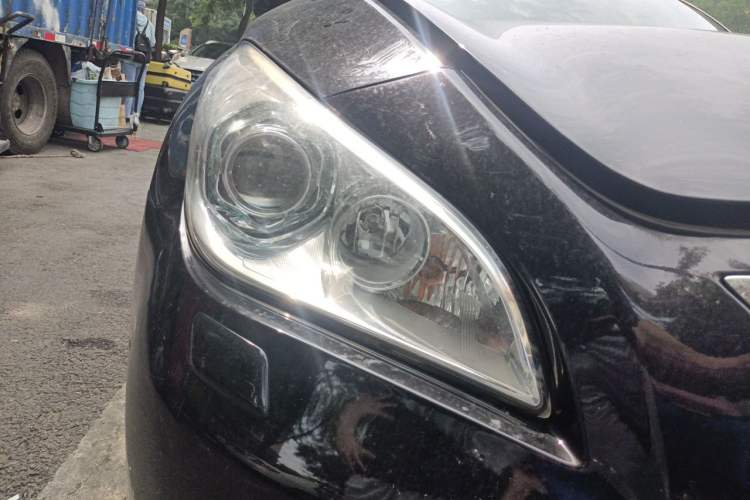 Used Infiniti Q70 2013 Q70L 3.5L Hybrid Luxury Edition Right Front Headlight