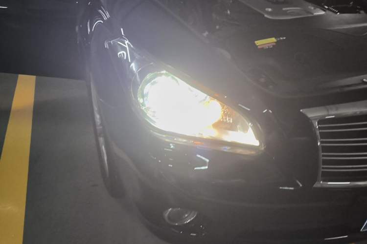 Used Infiniti Q70 2013 Q70L 2.5L Comfort Edition Right Front Headlight