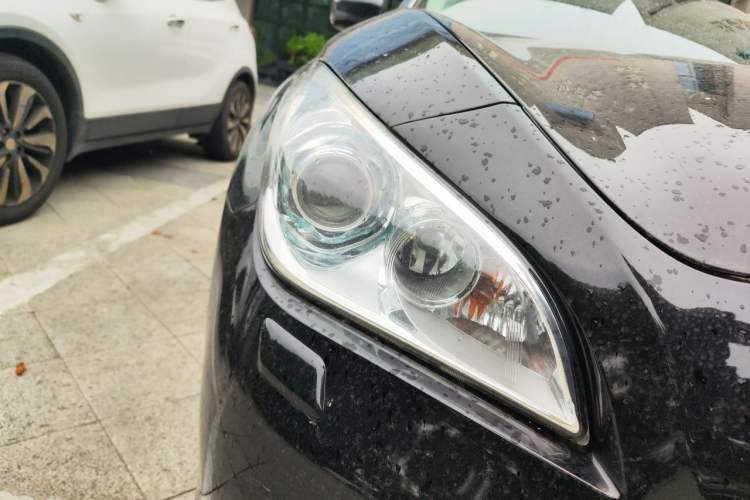 Used Infiniti Q70 2013 Q70L 2.5L Elegance Edition Right Front Headlight
