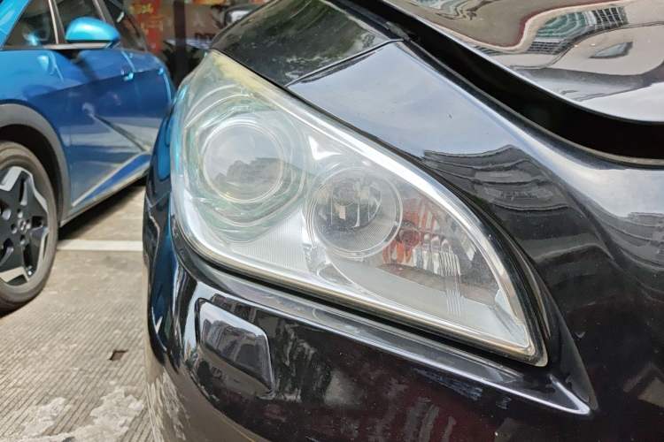 Used Infiniti Q70 2013 Q70L 2.5L Elegance Edition Right Front Headlight