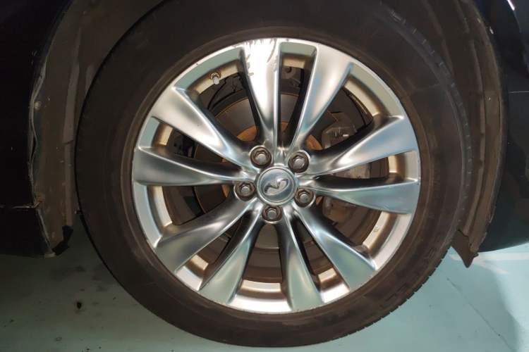 Used Infiniti Q70 2013 Q70L 2.5L Comfort Edition Right Front Wheel Hub