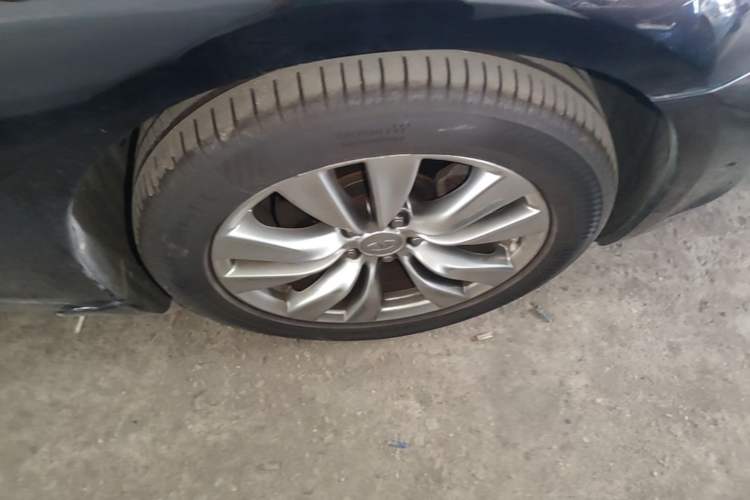 Used Infiniti Q70 2013 Q70L 2.5L Elegance Edition Right Front Wheel Hub