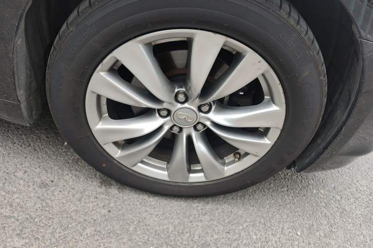 Used Infiniti Q70 2013 Q70L 2.5L Elegance Edition Right Front Wheel Hub