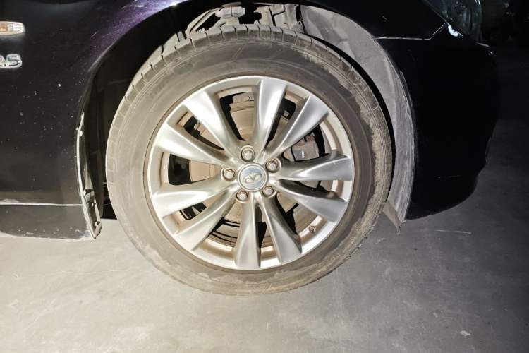 Used Infiniti Q70 2013 Q70L 2.5L Comfort Edition Right Front Wheel Hub