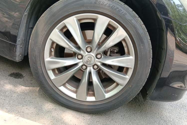 Used Infiniti Q70 2013 Q70L 2.5L Comfort Edition Right Front Wheel Hub